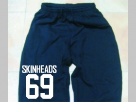 Skinheads 69 čierne teplákové kraťasy s tlačeným logom